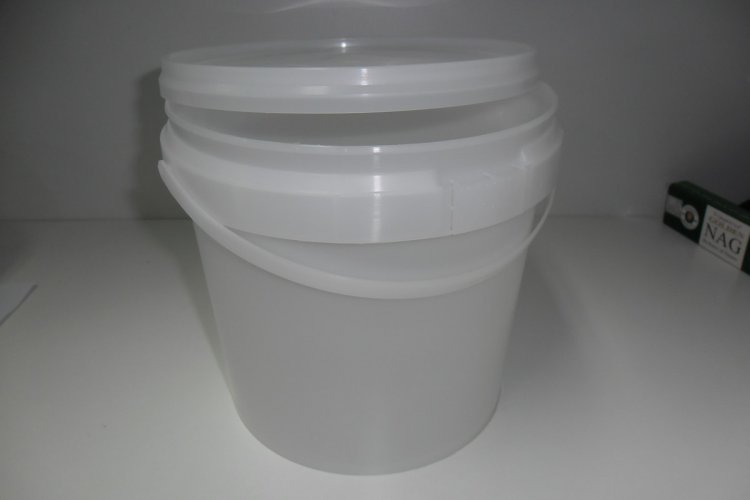 4 ltr plastic bucket with tamper proof lid